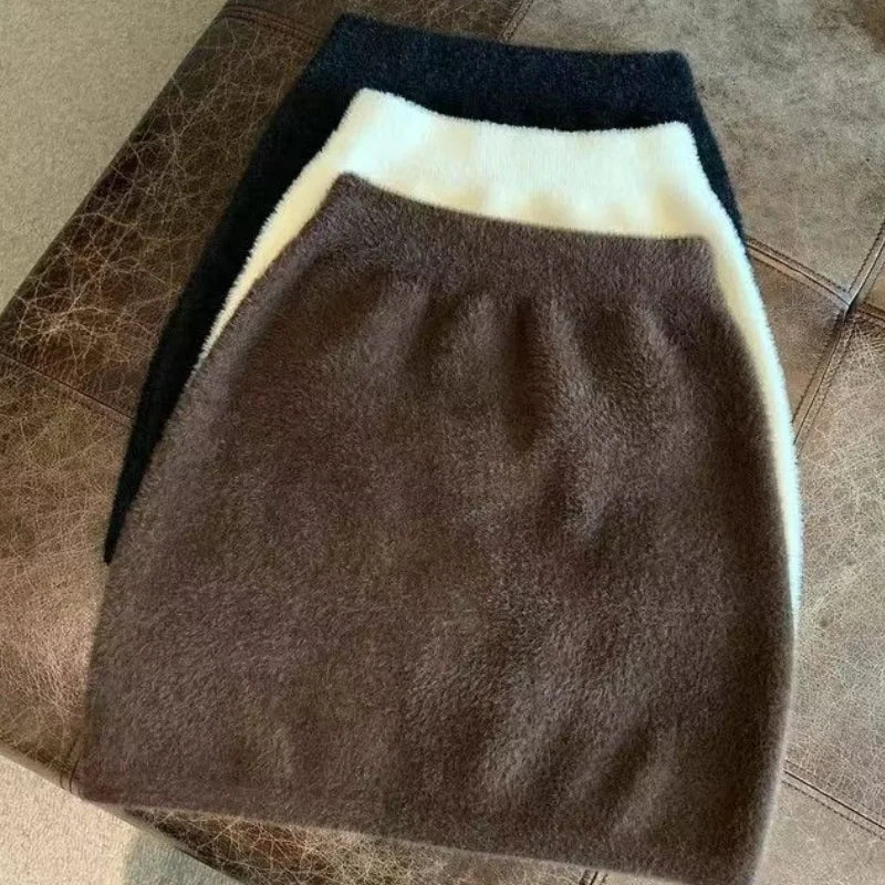 Women's Knit Mini Skirt — Slim Elastic Waist Faux Fur
