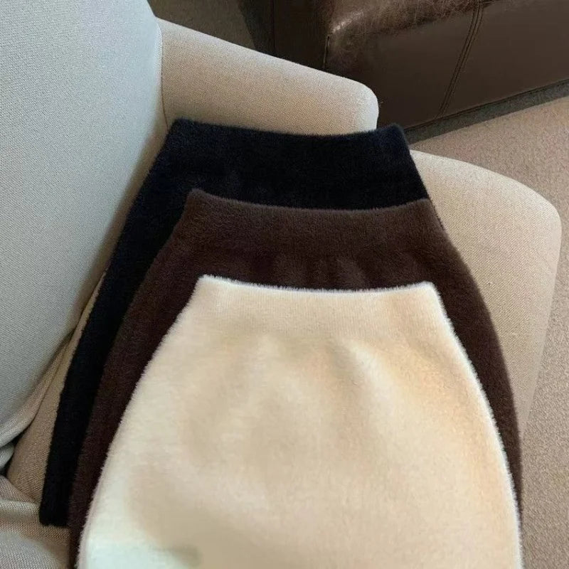 Women's Knit Mini Skirt — Slim Elastic Waist Faux Fur